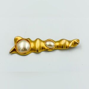 Vintage Gold Tone Brooch With Two Faux Pearls